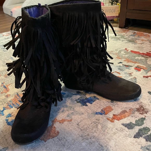 Miley Cyrus black fringe boots - Picture 4 of 7